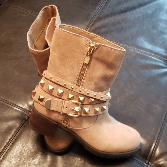 BCBGeneration leather booties. - Picture 8 of 8